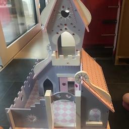 Lovely fairy doll house great quality and has amazing features 👍🏻