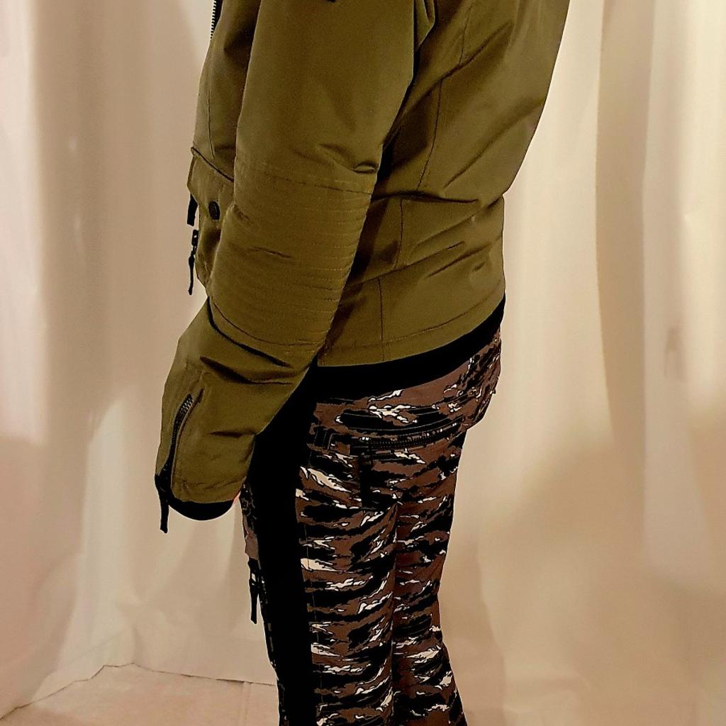 top modischer Damen Skianzug in olive grün. Größen Hose 36/Jacke 38. Nur wenig getragen
#valentin