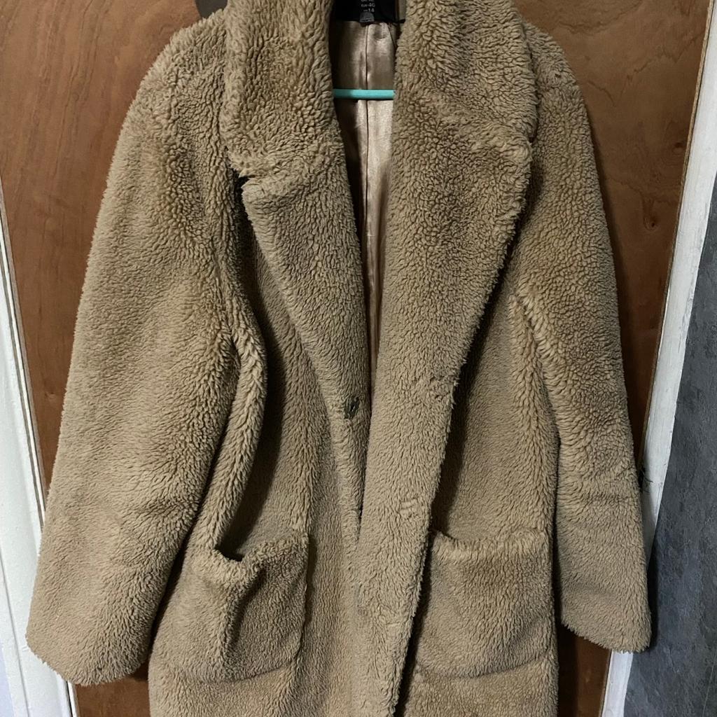 Brown Dorothy Perkins coat Size 18.
I have only worn this coat a few times and it is in great condition. This is collection only. I am also willing to lower the price if needed.