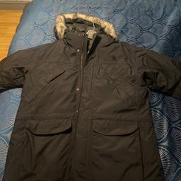 Like new north face parka coat only wore couple of time’s excellent condition
No marks
No rips
Pet an smoke free home
440 to bug