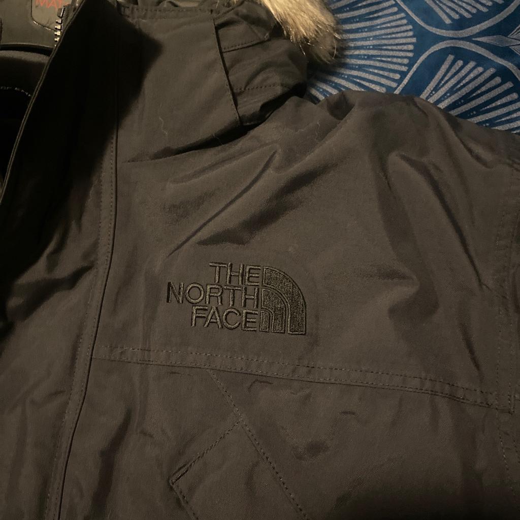 Like new north face parka coat only wore couple of time’s excellent condition
No marks
No rips
Pet an smoke free home
440 to bug