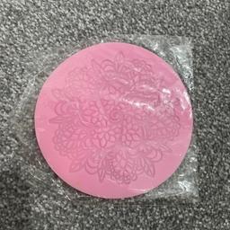 Material:  Food Grade Silicone

Color: Pink

Size: 9.8*0.4cm/3.82*0.16inch

Package included: 1 pc flower cake mold



Features

Brand new and high quality.



Chocolate cake ice mould tray



    100% Handmade. Durable Food Grade Silicone.

    FDA SGS LFGB approved

    Flexible yet easy to maintaining shape in long run

    Reusable, Excellent water-proof, Freezer/Dishwasher safe.

    Working temperature ranges from -40C to 220C without any deformation

    Easy to clean; Non-stick finish.

    Customized design welcomed.

    Instructions:



    1. Preparing the necessary material before making a cake, and finishing stirring.

    2. Spreading the pasty liquid on the mould, ensuring to occupy 6/10 of the total volume.

    3. Putting the mould into oven for 3-5 minutes, and picking it out.

    4. Pouring the "end product" out of the moulds.