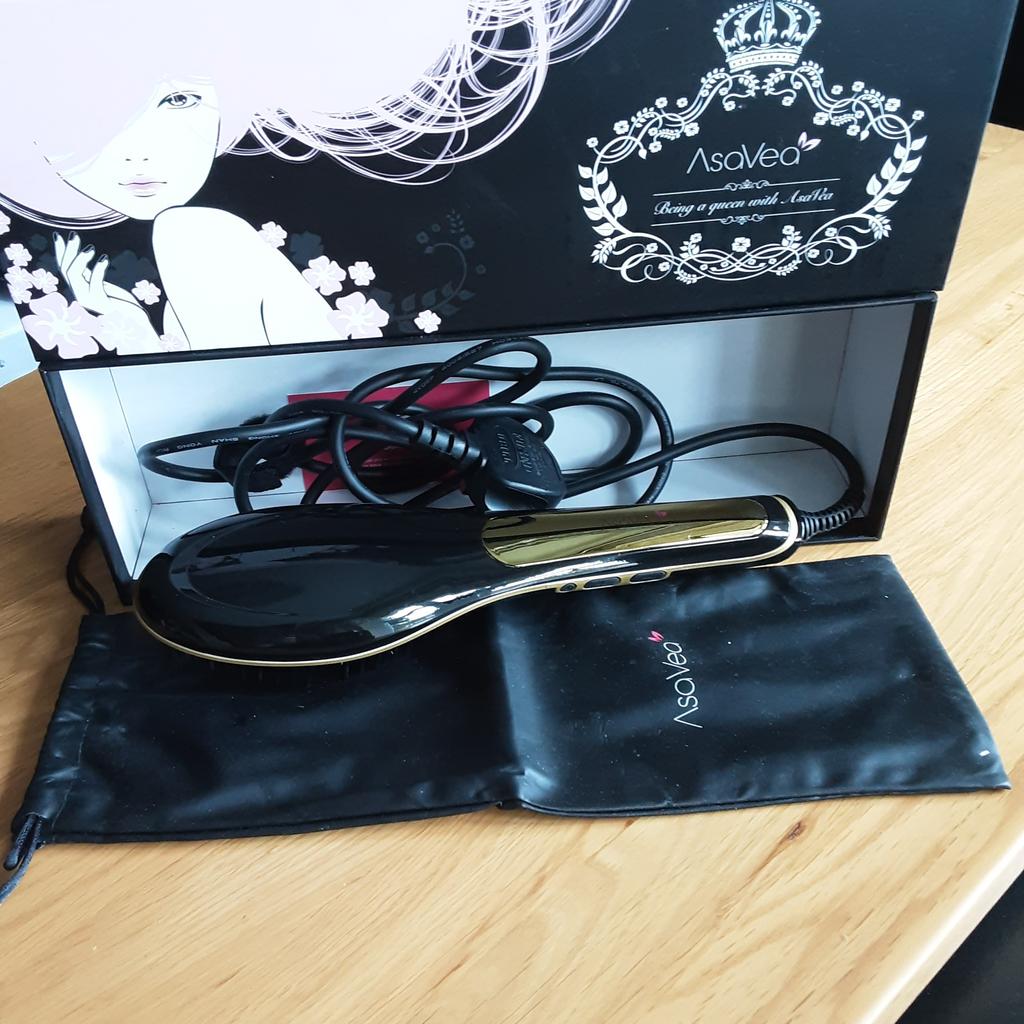 AsaVea heated hair straightener brush. Storage pouch included. Unwanted gift, new. Sill in box. Reduced!!!