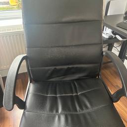 Basic desk chair with height adjustment, the material is starting to peel, is clean and has been kept in great condition over the years other than the material peeling off.
