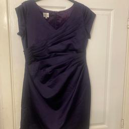 Beautiful dress with a ruched front.  Ideal for us ladies that have a tummy. 
If you have DD+ boobs, I’d say it was more of a large 16 than an 18 around the bust line