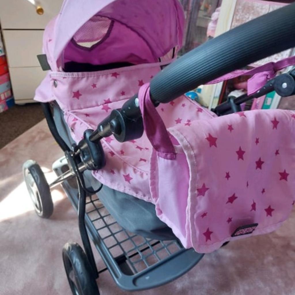 mamasandpapas dolls pram
like new played with once outdoors
indoor used only
pink with stars
comes with change bag
excellent condition