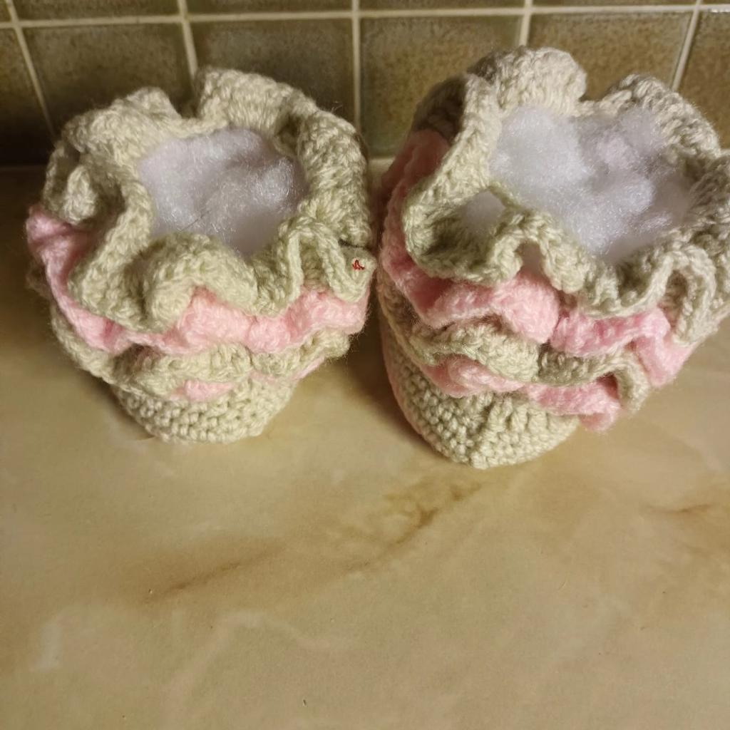 Beautiful hand made babies hand crochet botties. Using soft pink and fawn wool. 0-3 mths