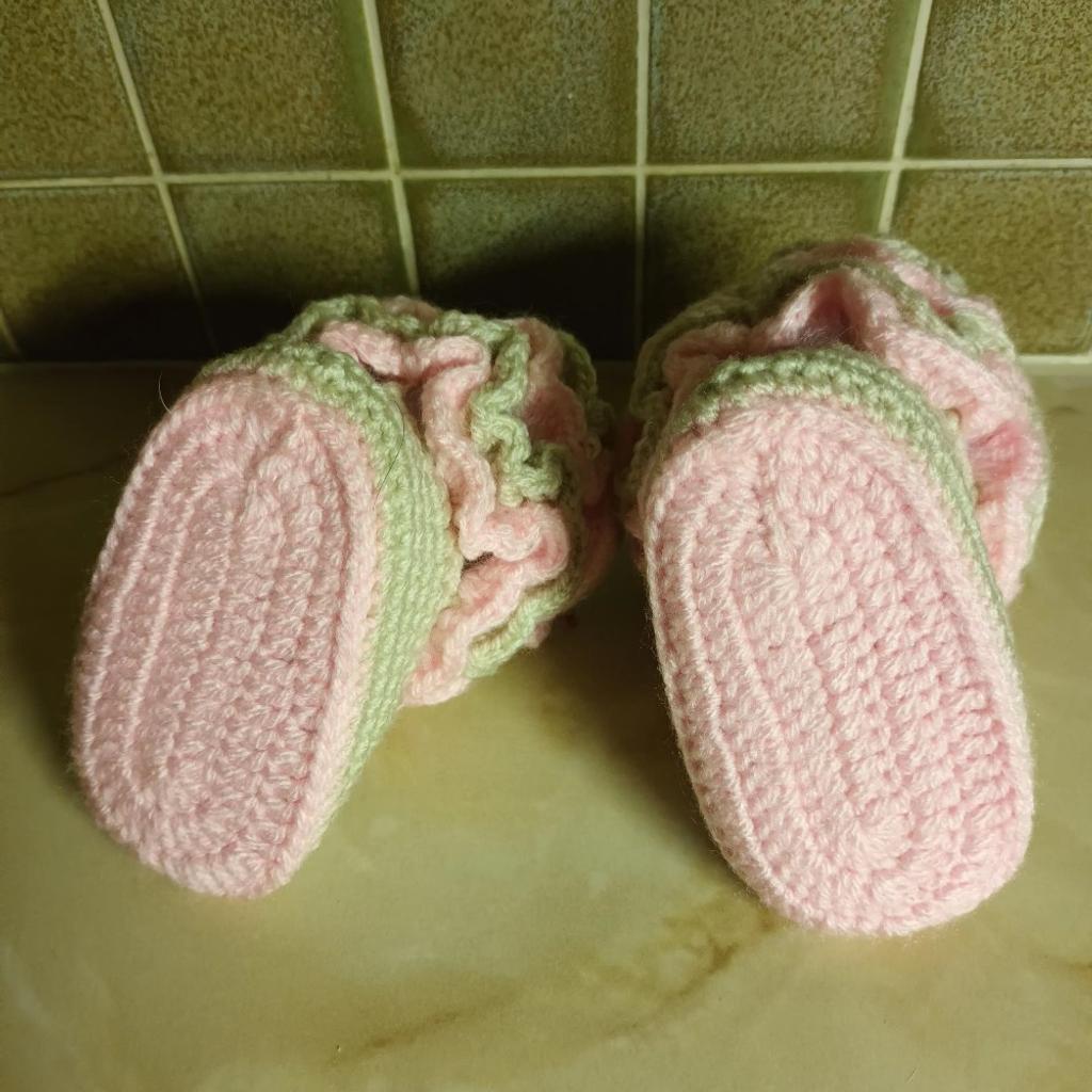 Beautiful hand made babies hand crochet botties. Using soft pink and fawn wool. 0-3 mths