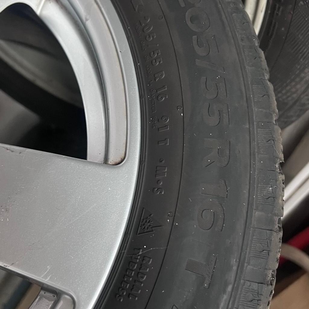 Alufelgen von Dezent
Continental Wintercontakt TS 860 205/55/R16
Reifen Profiltiefe: 4,0 mm, 4,0 mm, 3,0mm, 3,0 mm
Gebraucht.
Nur für Selbstabholer, und Barbezahlung. VB