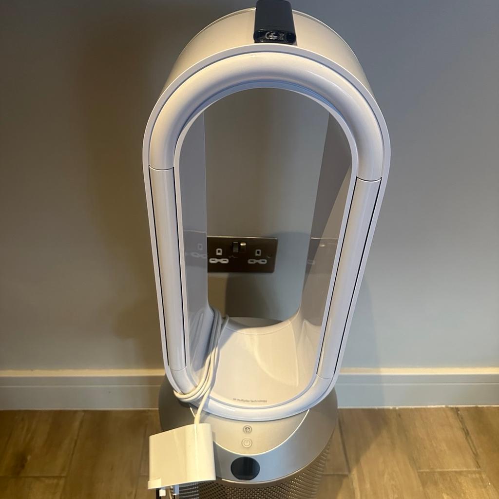 The Dyson was purchased on 05/21/23 and has been used very rarely.
Very good condition. Without traces of wear. Sold with guarantee and authentication number.