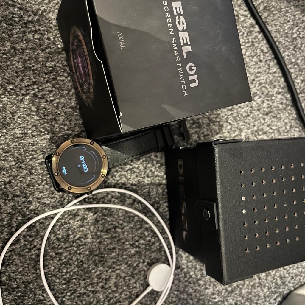 disel touchscreen smartwatch
include charger and a box
good condition