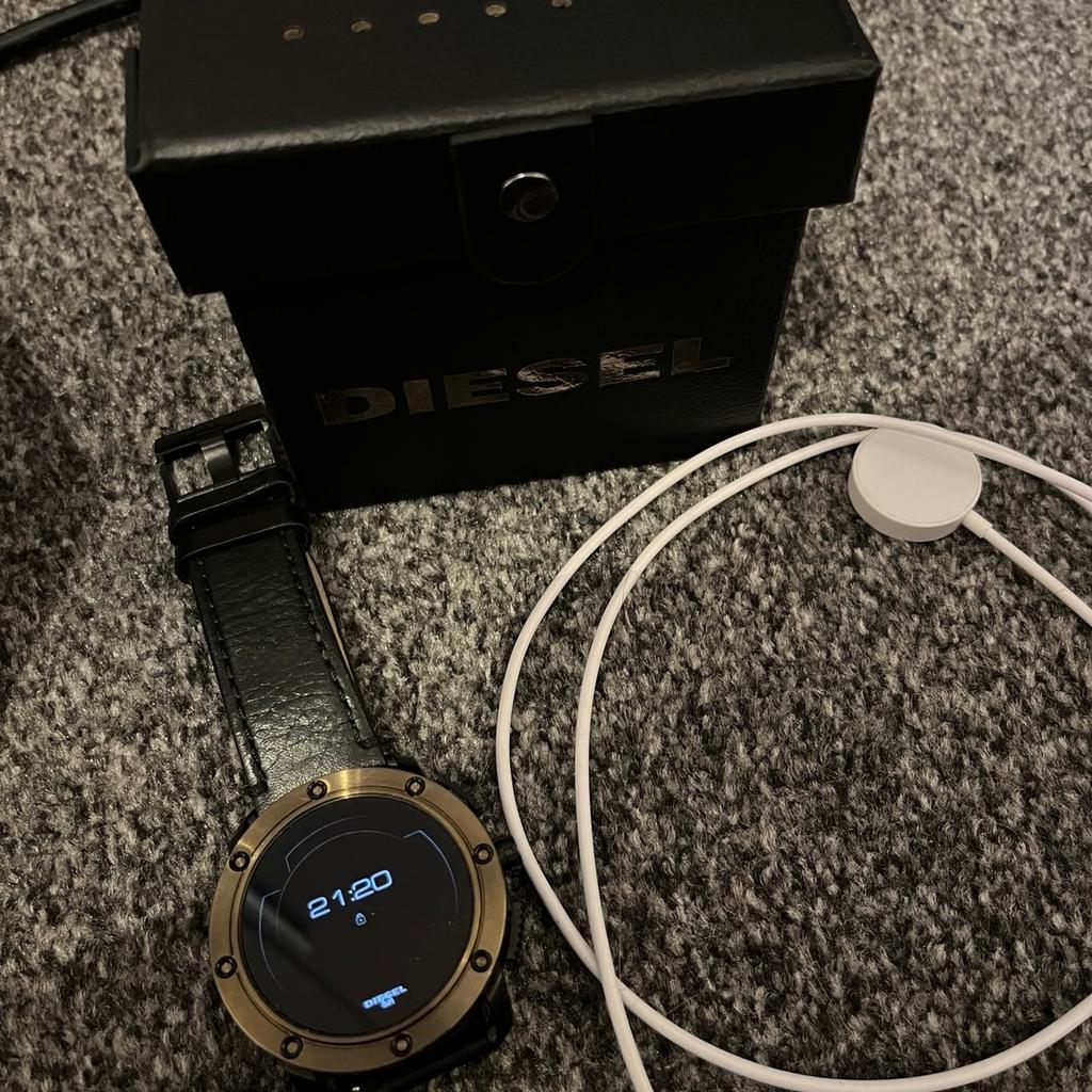 disel touchscreen smartwatch
include charger and a box
good condition