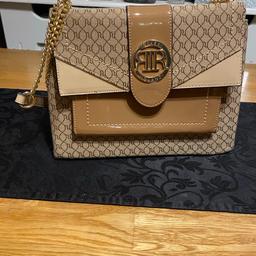 I have 2 River island ladies handbags never been used just changed my mind about them and no longer want them, immaculate condition no offers as was bout for £60 each bag I just want £25.00per bag.