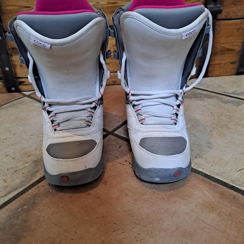 Snowboard Schuhe "Phantom Coco"

Farbe: Weiß & Pink

Größe: 40.5

Zustand: gebraucht (siehe Bilder)

Übergabe: Selbstabholung

Privatverkauf - keine Garantie oder Gewährleistung