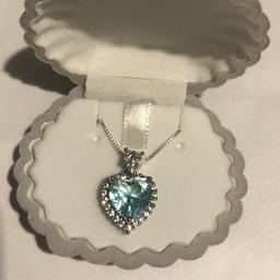 (Blue Topaz) Birthstone heart Necklace with a lovely grey shell gift box

Unwanted gift 

Chain 22cm

Can post for an extra cost