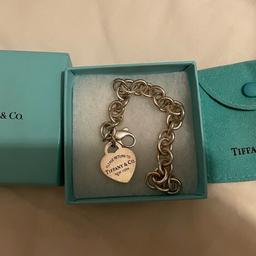 Genuine Silver Tiffany Heart Chunky Bracelet

Lobster claw clasp fastening

Please Return To Tiffany & Co New York

Sterling silver, 925 hallmarked

Approx 7.5 inches long

In good used condition with some surface scuffs, I have tried to show all detail within photos.

Includes Box & Pouch

Collection from WV14 9HB