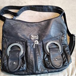 Handtasche für Damen. Auch als Rucksack zu tragen. Größe 40cm breit, 30cm hoch. Noch nicht benutzt.