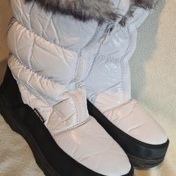 Snow Fun snow boots duck boots front zip fastening immaculate Condition uk 8.5. Faux fur cuffs. Worn only once. See photos for condition size flaws materials colour etc. Cash on collection or post at extra cost which is £4.55 Royal Mail. I can offer try before you buy option but if viewing on an auction site, if you bid and win it's yours. I can offer free local delivery within five miles of my postcode. Listed on five other sites so it may end abruptly. Don't be disappointed. Any questions please ask and I will answer asap.