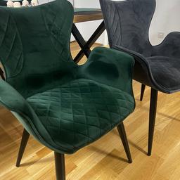 2 Samt Graue und 2 Samt Grüne Armlehnstühle

B/H/T: 63/88/61 cm

Neupreis: 516 Euro (129 pro Stuhl)

wird wegen Umzug verkauft