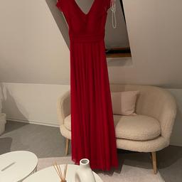 - Rotes Abendkleid
- lang
- noch nie getragen
- asiatische Größe (bin eigentlich eine 36)