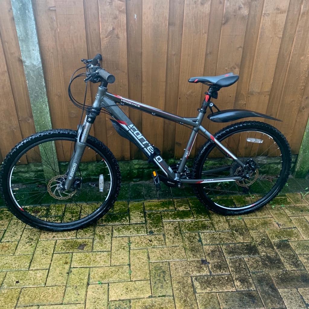 Carrera vengeance bike with mud guards, excellent condition, pick up only