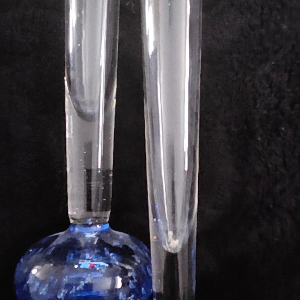 Vintage
2 x Single Stem Vases
1 x Green & Clear 8" Tall
1 x Blue & Clear 6" Tall
Will Sell Seperate
£8.50 Each
£14.00 For Both