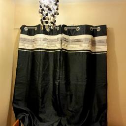 Double lined black curtains 6ft drop by 5.5ft
Silver sparkly light shade
Great condition
Collection only s5