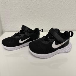 Hallo verkaufe Nike Sportschuhe Größe 22. die Schuhe sind neu und Ungetragen mit Etikett. Neupreis war 40 €.