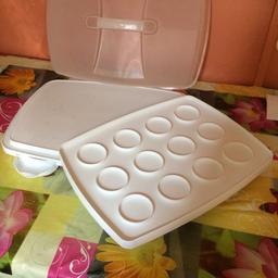 3 in 1 cake caddy a useful item for storing or transporting your cakes or cupcakes not been used