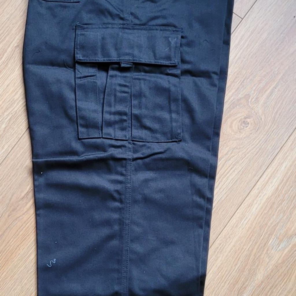 Upgrade your workwear wardrobe with these black cargo trousers from RTY Workwear. Made of a durable blend of polyester and cotton, these trousers are perfect for both casual and work occasions. The trousers feature a straight leg style, zip and button closure, and cargo pockets for added convenience.

With a waist size of 40-42 inches and a size type of regular, these trousers are perfect for men who need both comfort and style. They are also machine washable for easy care and maintenance. Add these versatile trousers to your autumn, winter, summer, or spring wardrobe and enjoy the benefits of a functional and fashionable piece of clothing.