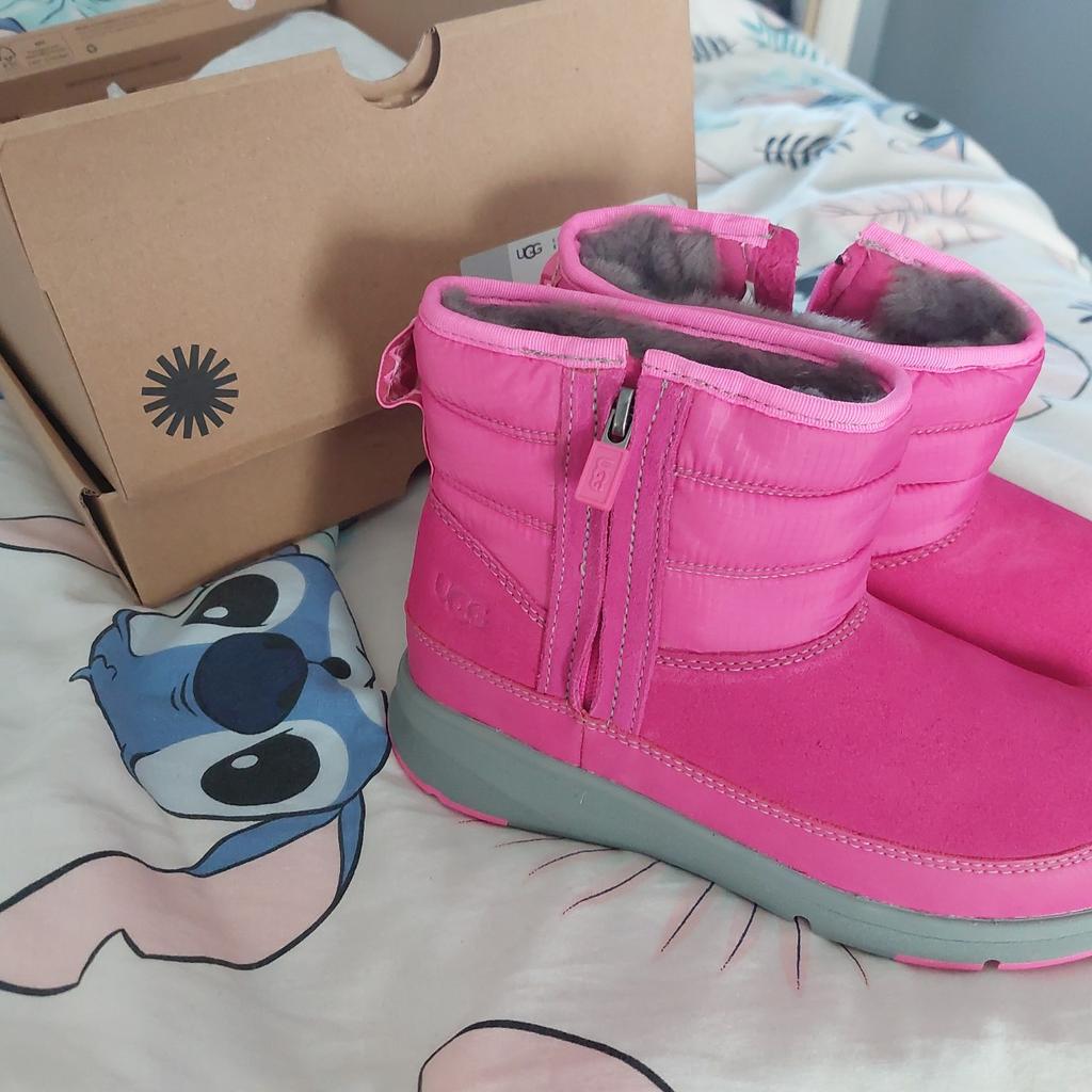 Ugg boots kids hot sale size 2