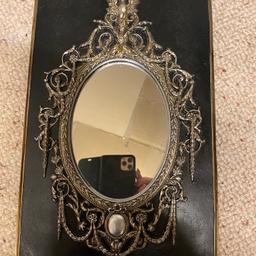 Decorative mirror wall plaque
Boxed
Never been used
22 x 35 cms