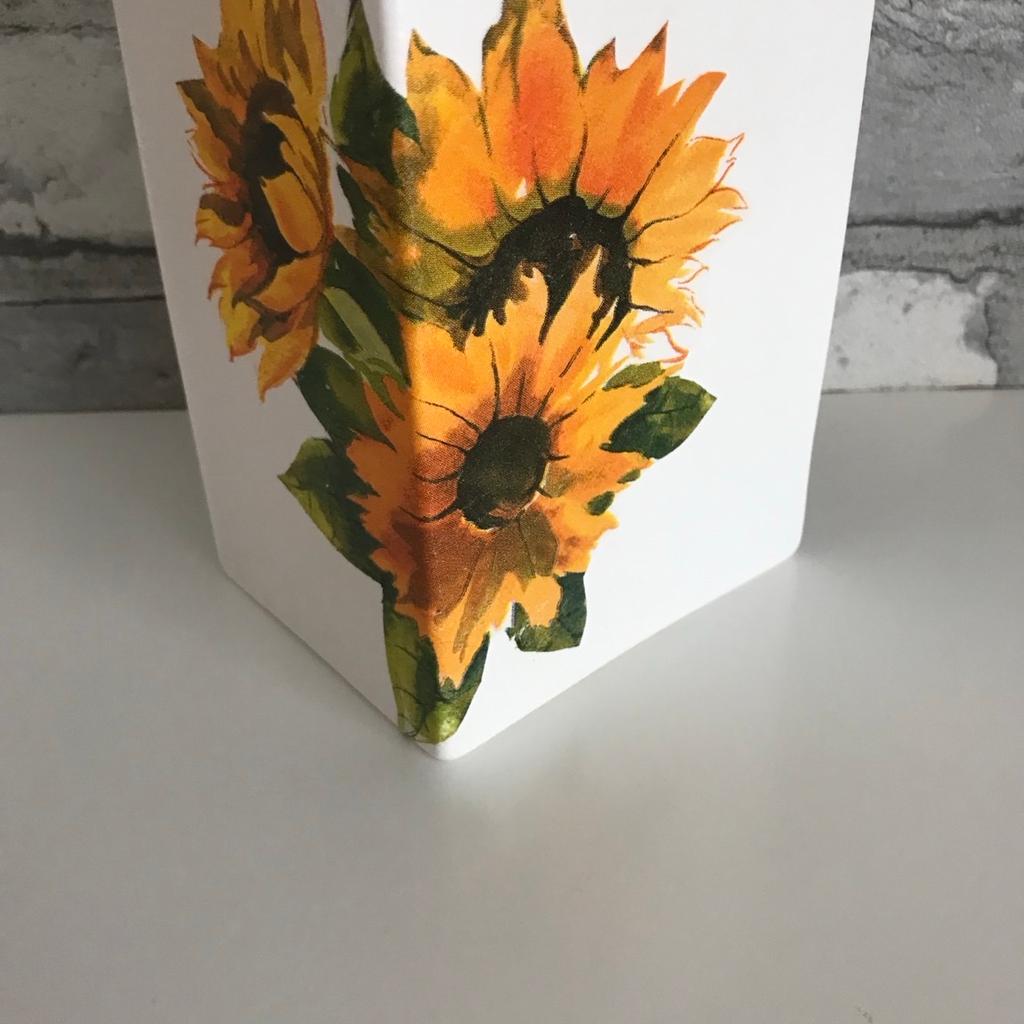 Brand new, Handmade item
Large square glass vase
Hand painted & decoupaged with giant sunflowers
Fill with your favourite fresh or artificial flowers, or a lovely decorative item on its own.
Flowers not included
Listed on multiple sites
From a smoke free pet free home