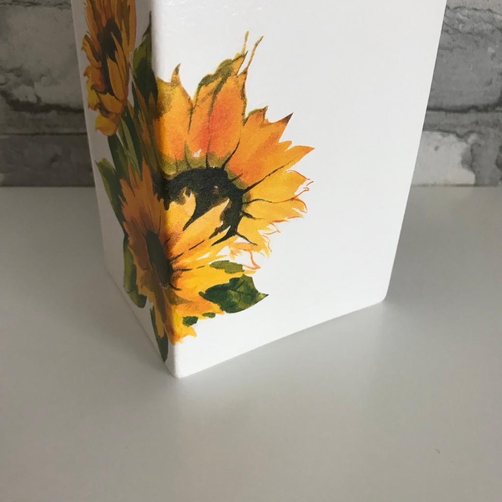 Brand new, Handmade item
Large square glass vase
Hand painted & decoupaged with giant sunflowers
Fill with your favourite fresh or artificial flowers, or a lovely decorative item on its own.
Flowers not included
Listed on multiple sites
From a smoke free pet free home