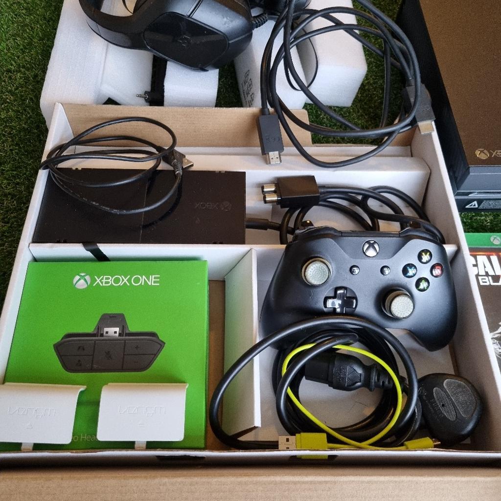 Xbox one 500gb black edition
Tested and works perfectly
Comes with Control pad 2x charging packs plus chargers & adapter new in box
6 games plus built-in games on console
Hdmi cable
2 turtle beach headsets
Brick power supply
Comes with original box too
Everything needed to play today
Xbox bundle ready for collection se20 postcode