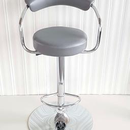 🔹️Barstool with back rest 

🔹️Ex display 

🔹️ Size H102.5, W53, D50cm

🔹️Adjustable seat height 82cm-102cm