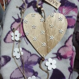 brand new with tag
wooden heart with flowers and bells attached, a wooden tag at the top says LOVE
more than 1 available
postage available