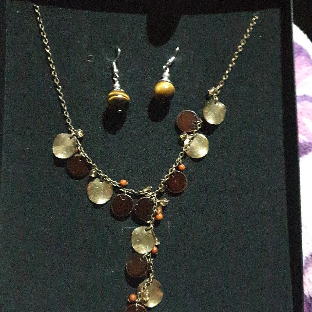 brand new in gift box
necklace and matching earrings
postage available