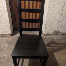 einfacher Stuhl von IKEA in schwarz, leichte Gebrauchsspuren auf der Oberfläche 

zur Abholung in 50676