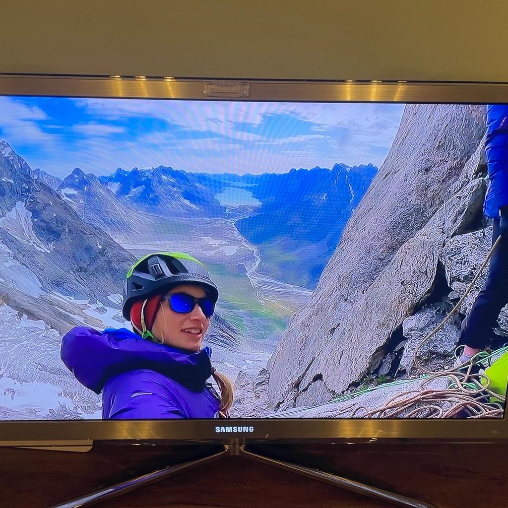 Verkauft wird ein 46 Zoll Fernseher der Marke Samsung, Modell UE46C8790.

Der TV schaltet sich ab und an selbstständig aus und wieder ein.
Das Problem tritt einige Zeit auf und verschwindet dann von selbst wieder… wir haben keine Ahnung, woran das liegen könnte.

Vielleicht deshalb eher was für Jemanden der sich auskennt.

Bei Fragen gerne PN.