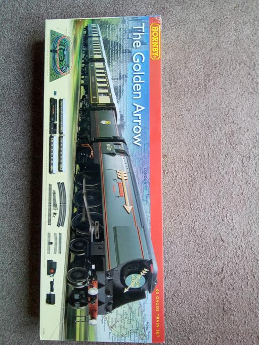 Buy & Sell Essex Chelmsford - Photos for HORNBY R1119 GOLDEN ARROW TRAIN SET