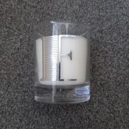 Brand new letter/initial E candle, in excellent condition, from a pet and smoke free home.

Would make a great Christmas gift.