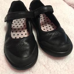 💥💥 OUR PRICE IS JUST £5 💥💥 these will have been around £40 when bought new

Preloved girls school shoes from M&S

Size: 10.5
Brand: M&S
Condition: good, does have a little scuff as shown but not really that noticeable

Have been buffed with polish

Collection available from Bradford BD4/BD5
(Off rooley lane however no shop)

We deliver within reason for fuel costs

We also post if covered (recorded delivery only) we do combine if multiple items are purchased

Sorry no Shpock wallet