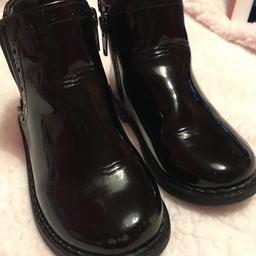 
💥💥 OUR PRICE IS JUST £5 💥💥

Preloved girls school boots

Size: 7 (not a large 7 a smaller 7 for younger ones)
Brand: George
Condition: good, does have a little scuff as shown but not really that noticeable

Have been buffed with polish

Collection available from Bradford BD4/BD5
(Off rooley lane however no shop)

We deliver within reason for fuel costs

We also post if covered (recorded delivery only) we do combine if multiple items are purchased

Sorry no Shpock wallet