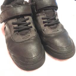 💥💥 OUR PRICE IS JUST £6 💥💥 these will have been around £40-£50 when bought new

Preloved girls school shoes from Clark’s

Size: 1G (wide fitting)
Brand: Clark’s
Condition: good, does have a little scuff as shown

Have been buffed with polish

Collection available from Bradford BD4/BD5
(Off rooley lane however no shop)

We deliver within reason for fuel costs

We also post if covered (recorded delivery only) we do combine if multiple items are purchased

Sorry no Shpock wallet