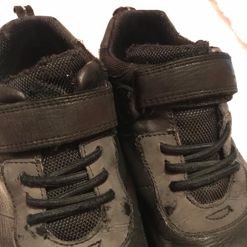 💥💥 OUR PRICE IS JUST £6 💥💥 these will have been around £40-£50 when bought new

Preloved girls school shoes from Clark’s

Size: 1G (wide fitting)
Brand: Clark’s
Condition: good, does have a little scuff as shown

Have been buffed with polish

Collection available from Bradford BD4/BD5
(Off rooley lane however no shop)

We deliver within reason for fuel costs

We also post if covered (recorded delivery only) we do combine if multiple items are purchased

Sorry no Shpock wallet