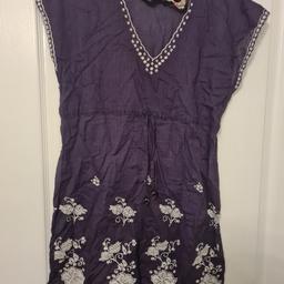 Womens Debenhams Cover up size 8

Collect from NG4 Area or weekdays from NG1 Notts city centre. Can post for additional £3.