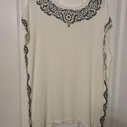 Womens Cream Cover Up size Large.

Front = 80% Cotton, 20% Cotton
Back = 100% Rayon

Only worn twice and then washed.
Slight print error on front as shown.

Collect from NG4 Area or weekdays from NG1 Notts city centre. Can post for additional £3.