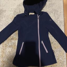 Very good condition
Nice coat with hood