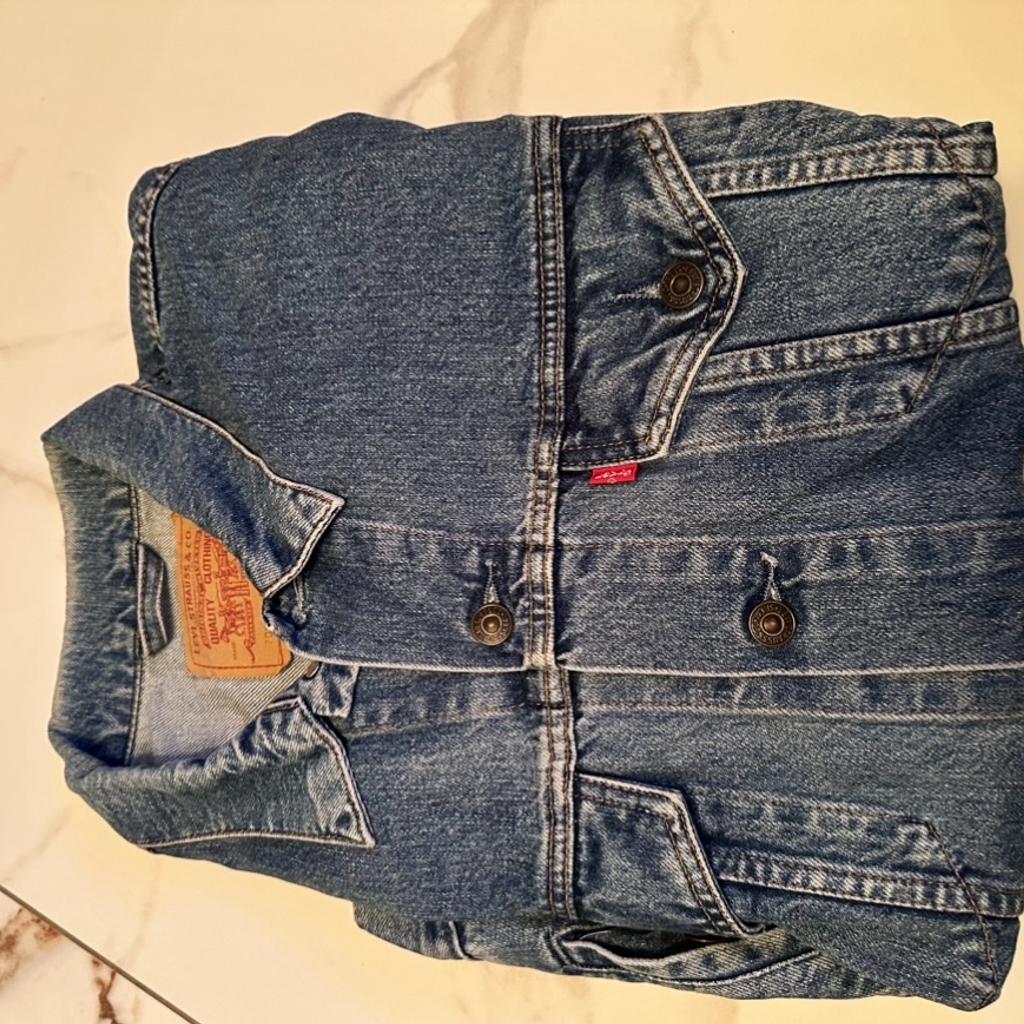 Levi's Authorized Vintage Trucker Jacket Men XL Blue Denim.

This item is being tried on and not being worn out or washed. Practically new.

One-of-a-kind, authentically vintage trucker jacket.

Original paper patch with size stamped in red. Original vintage Levis trucker jacket 70503, made in the UK, produced in the early 2000s. In perfect condition, light blue color (stonewash) might have some cosmetic imperfections due to storage . There are 2 chest pockets on the front, 2 on the bottom and 2 inside pockets